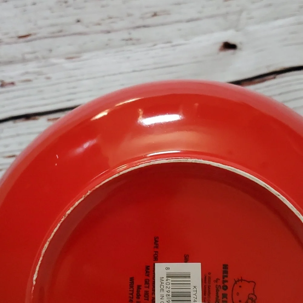 🆕️ CUTE SANRIO HELLO KITTY RED PLATE ❤️🤍